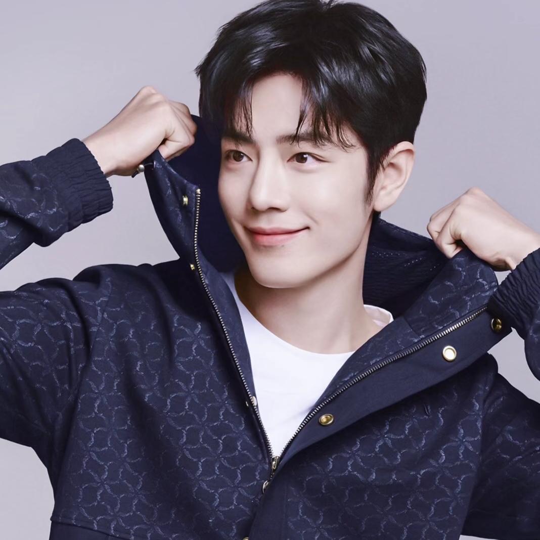 肖战：演技破圈，名气实至名归！
2025年《藏海传》中，他演背负血仇的藏海，全程