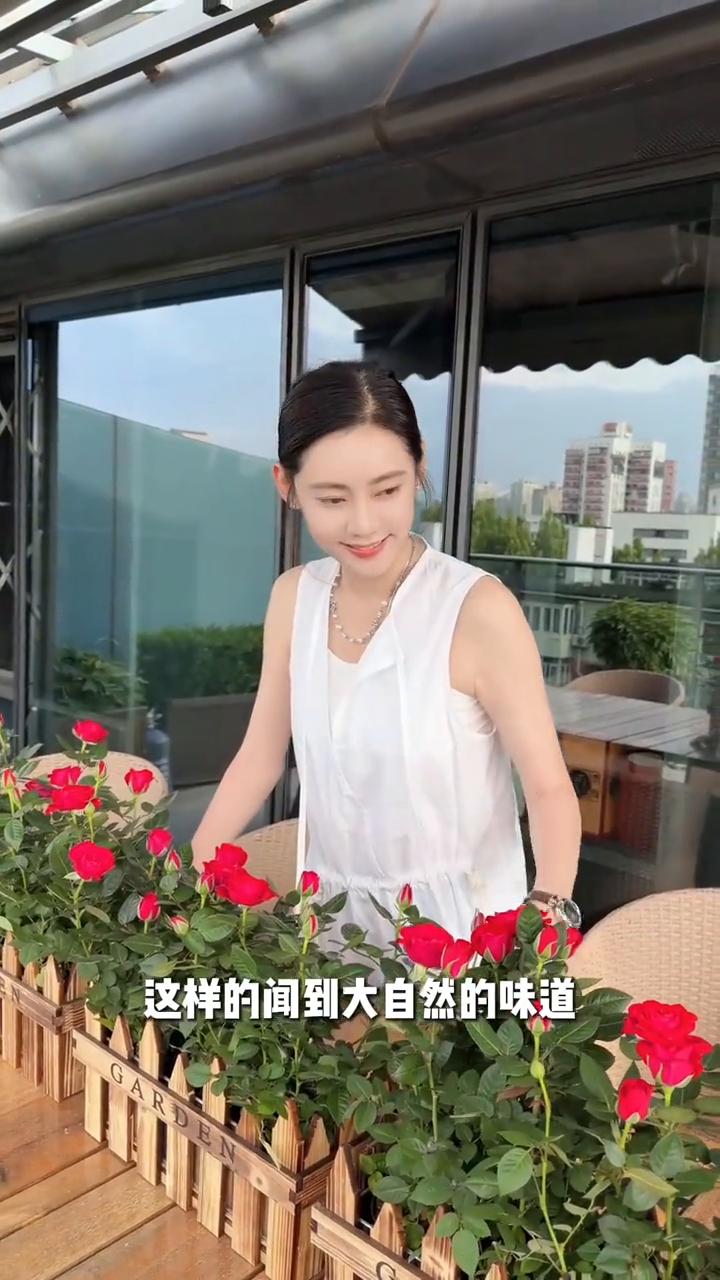 光厨房准备玫瑰，一千个给我那么糊的黄金，看到黄金结婚都看不到玫瑰。一共五，很神奇