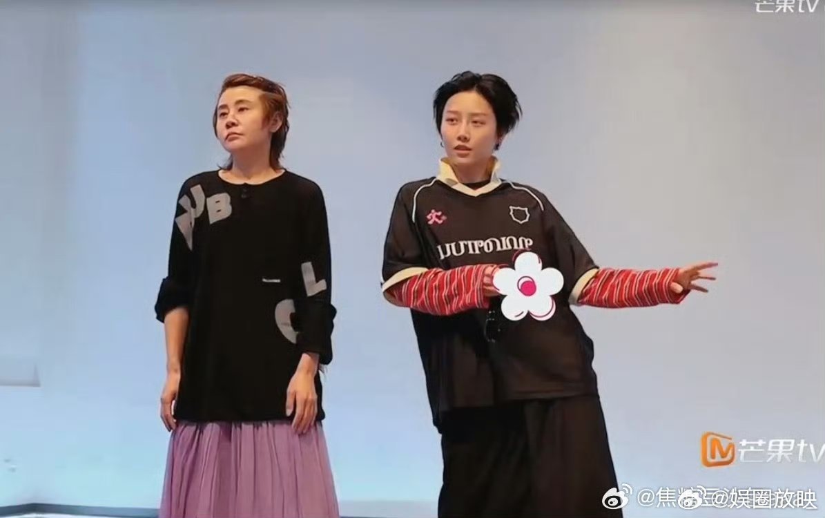 王濛保住了刘雨昕教资刘雨昕教舞全程揪心，险些弄丢教学水准，好在王濛顺利完成动作，