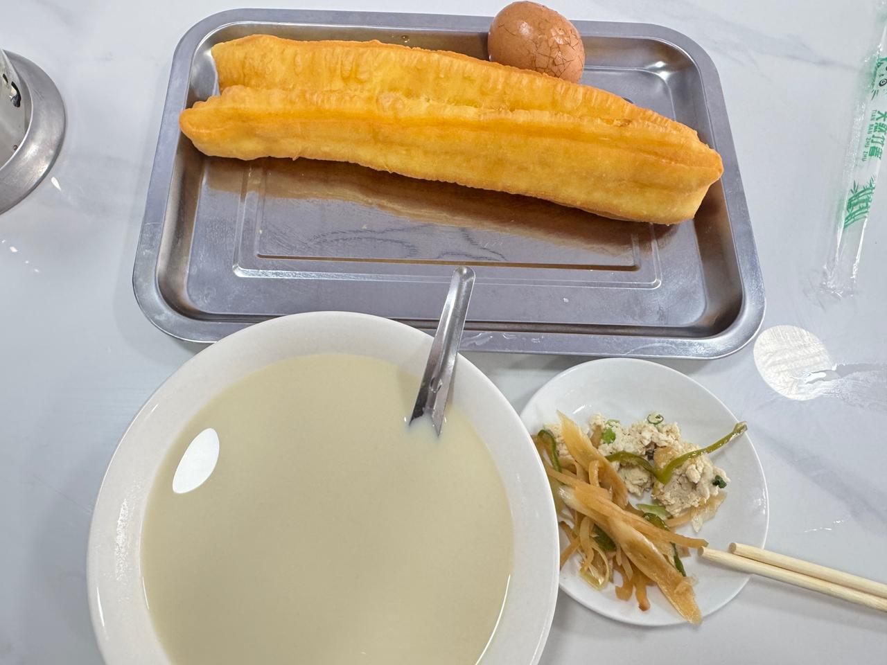 酸甜苦辣咸，不知为何，我对苦越来越容忍，不能说是容忍，可以说是喜爱。

比如喝咖