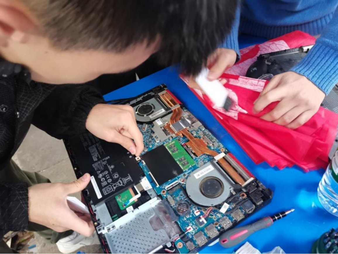 秦岭笑谈 【指尖传温情，义诊护“芯”安——我校开展电脑义诊志愿服务活动】曲阜师范