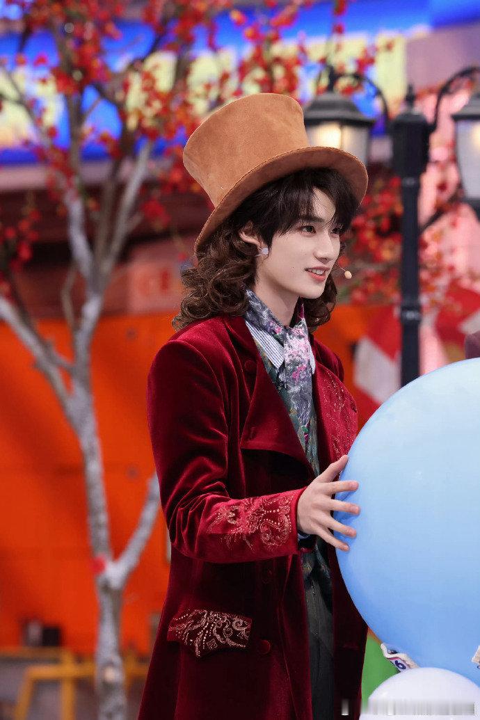 巧克力味少年本人！丁程鑫 cos 威利旺卡，甜到犯规，好六太会了