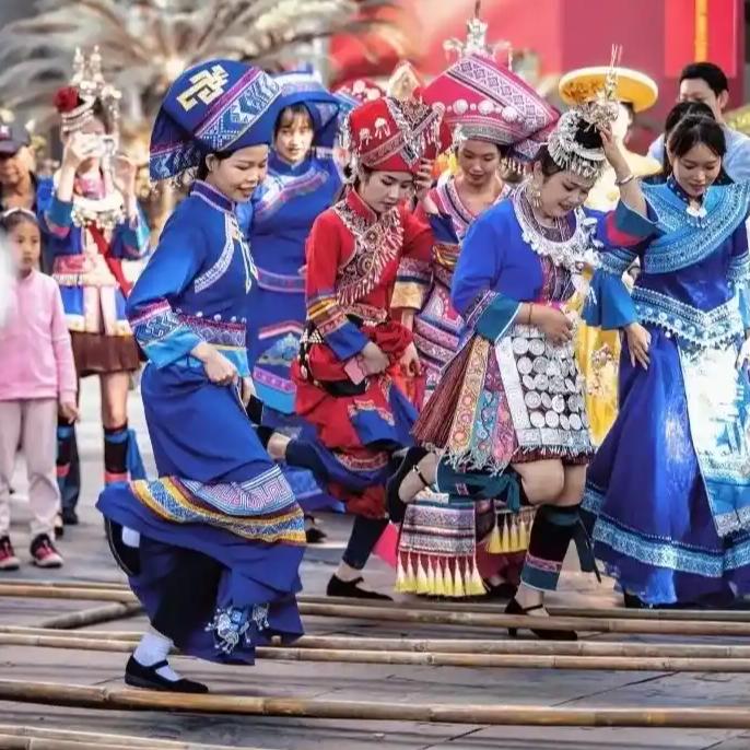 这次广西“三月三”的放假安排，堪称反向调休的天花板。原本只是周末假期，却通过补休