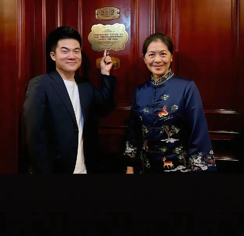与辉同行阅山和黑龙江行留下最大的遗憾，大家翘首以盼的迟子健老师的访谈没有出现，这