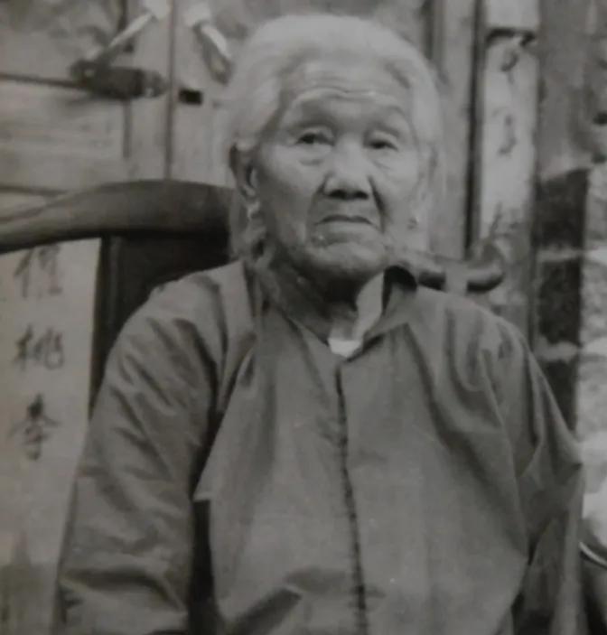 1941年，战士毕铁华被捕，敌人对毕铁华严刑拷打，全身被烙铁烙烂了，敌人以为毕铁