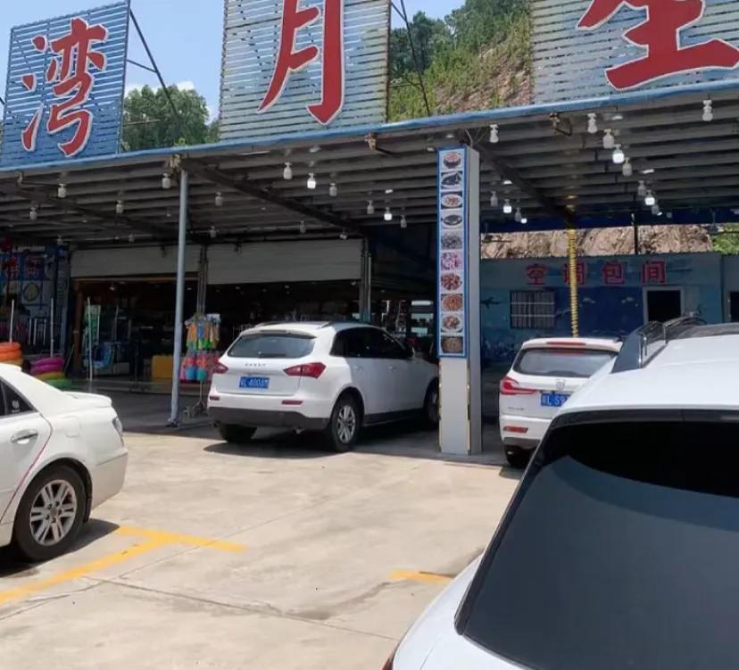 巽寮湾避雷!!!!!
今天刚到巽寮湾，听说这里海鲜排档很坑，只能用团购，结果团购