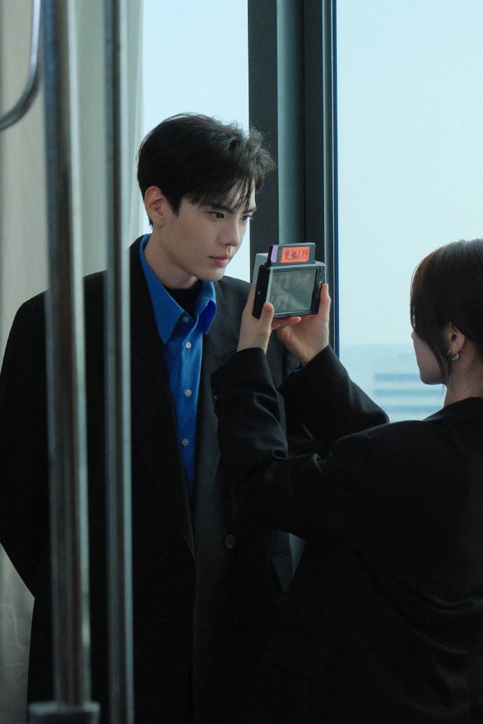 毕雯珺杀青发文 毕雯珺裴川你一定会拥有奔流不息的爱意 毕雯珺杀青发文，毕雯珺裴川