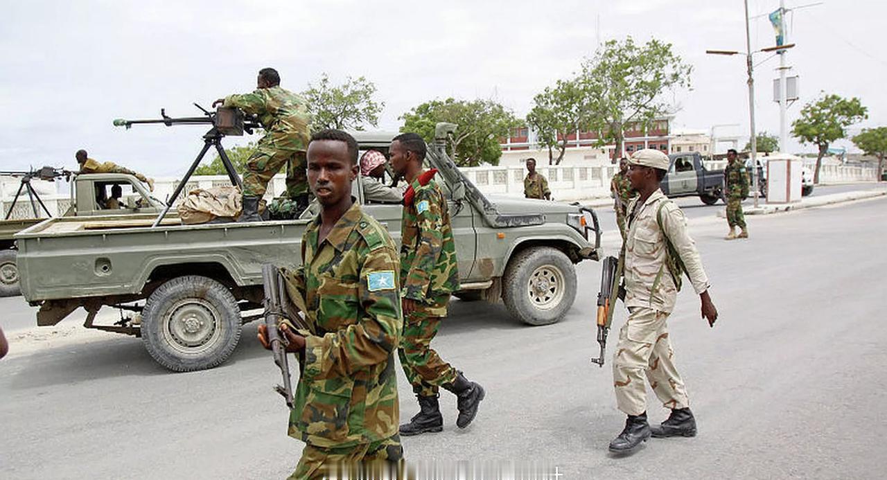 【媒体：索马里为反恐将把军队人数扩充1.5倍】据Garowe媒体报道：“鉴于‘青