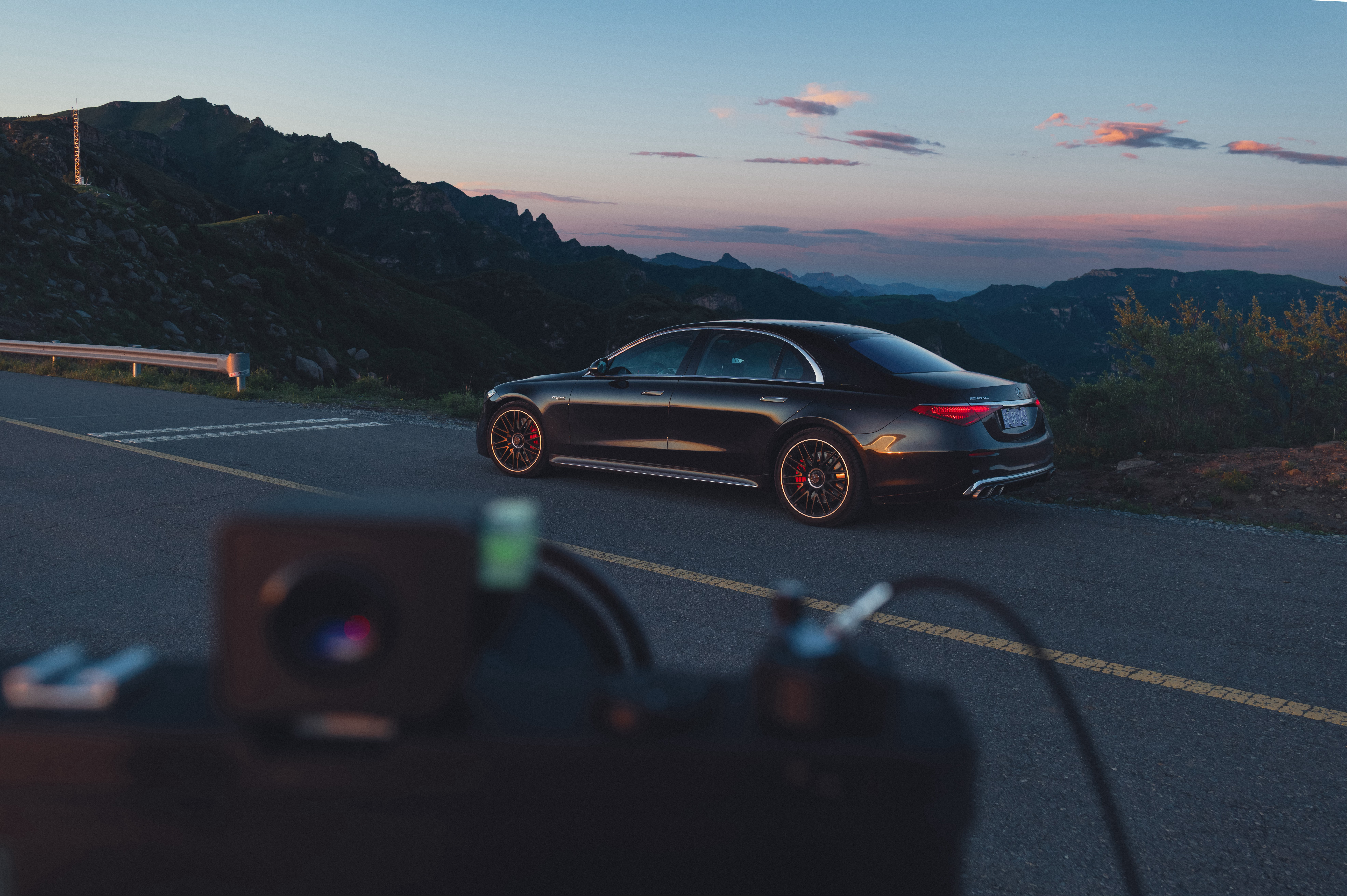 试完 S63 AMG E Performance，心底最大的疑问：🤔这个时代，