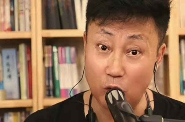 有网友留言表示耿老师的歌太难唱了。
耿老师坦言自己的歌确实难唱，还透露目前正在筹