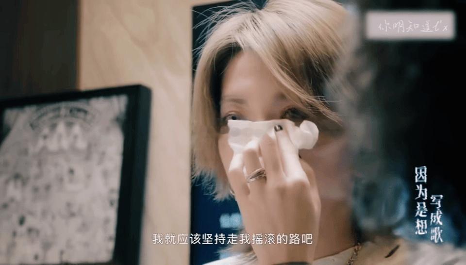 刘忻 对她的心疼有11年时差 青春杀疯了！刘忻回忆快女总决赛感性落泪仍克制，27