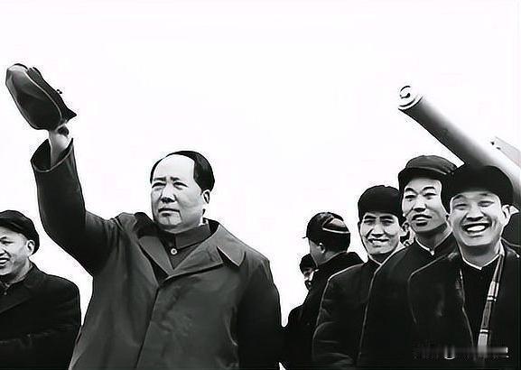 当一群没摸过枪的人设计战场，没种过地的人规划农村，没进过工厂的人制定工业政策，脱