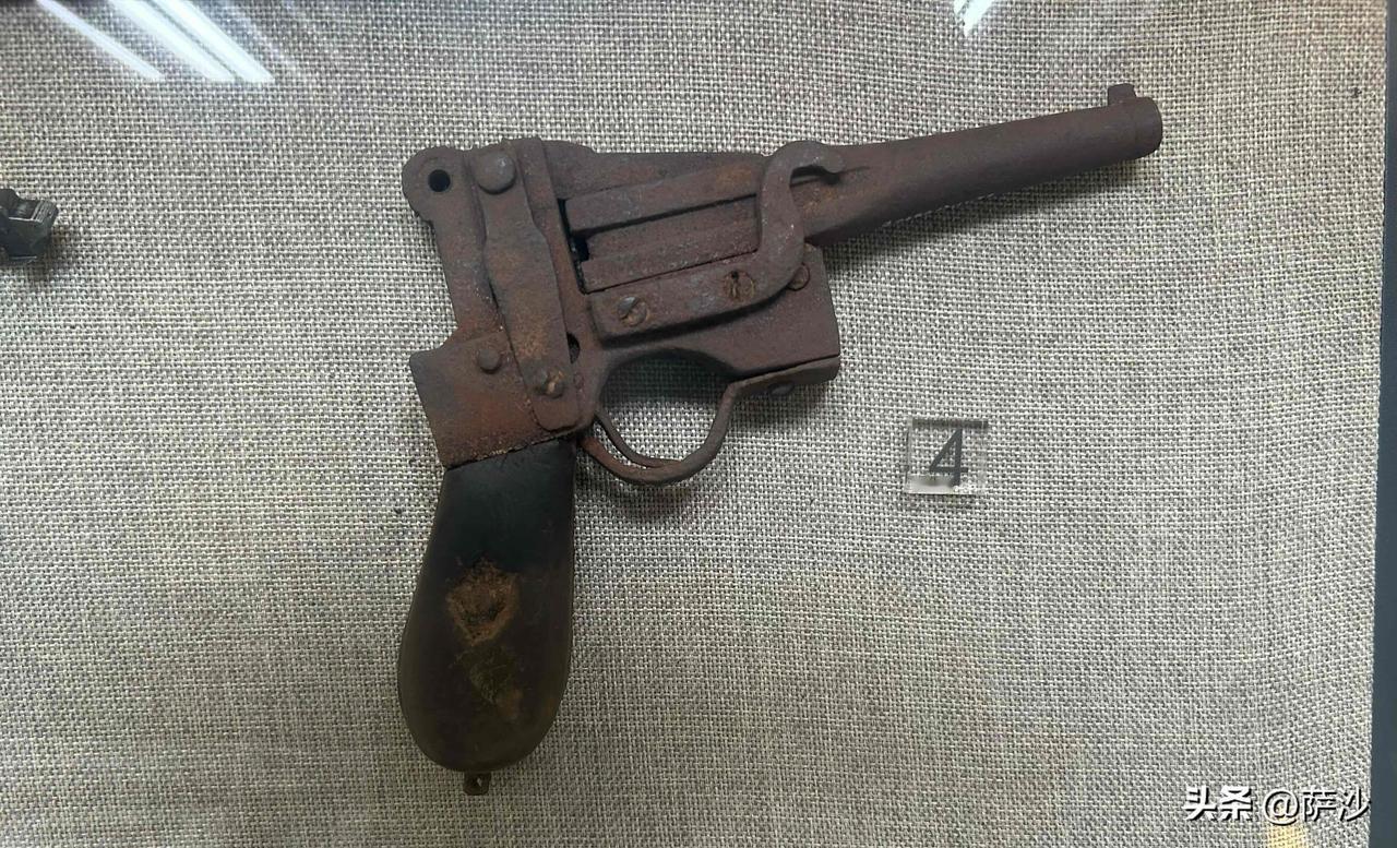 南京总统府的撅把子手枪，是辛亥革命的武器之一。这是一种土造手枪，由粗劣的铁条组成