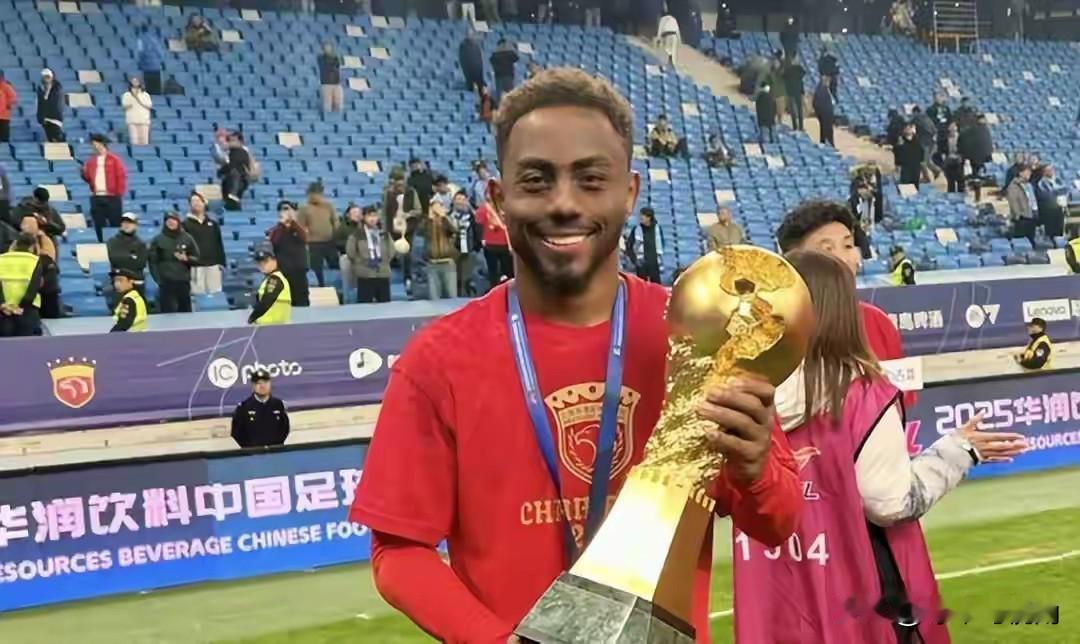 双赢！海港买断加布里埃尔是双方努力的结果。
1月31日，关于海港外援加布里埃尔签