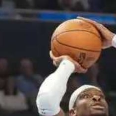 北京时间1月6日，NBA常规赛卫冕冠军雷霆主场对阵黄蜂，背靠背第二场作战的雷霆表