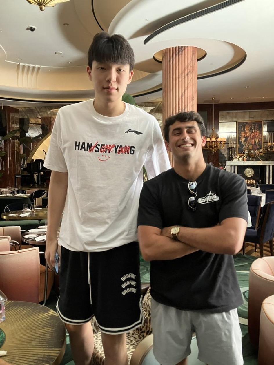 第一分迟迟未到！杨瀚森NBA首分真好难，队友太毒没办法，这就是他们为了合同拼命的