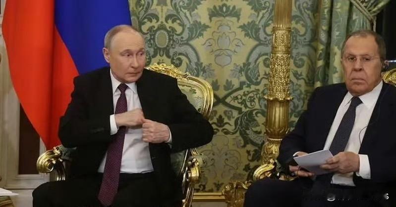 根据《莫斯科时报》报道，因为未能促成普京与川普在布达佩斯举行峰会，拉夫罗夫失宠。