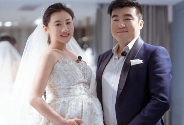 “退亲吧！”2019年，30岁的奥运冠军何雯娜怀孕5个月，与38岁身家过亿的离异