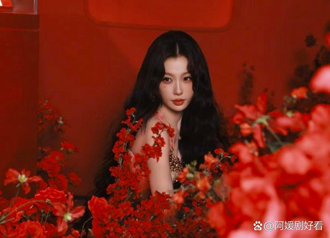 1.辛芷蕾新剧播出效果很一般。她的威尼斯影后红利期快过去了。2.井柏然对生孩子这