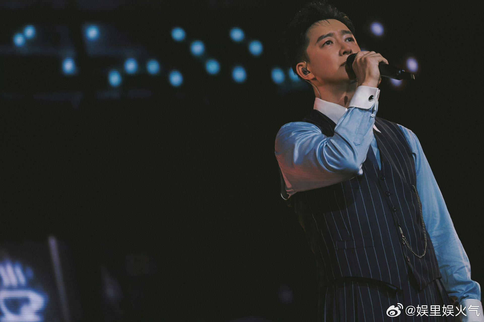韩庚在演唱会上热舞🕺多变舞风轻松切换，嘻哈舞姿帅气飒爽，神情姿态氛围感十足，瞬