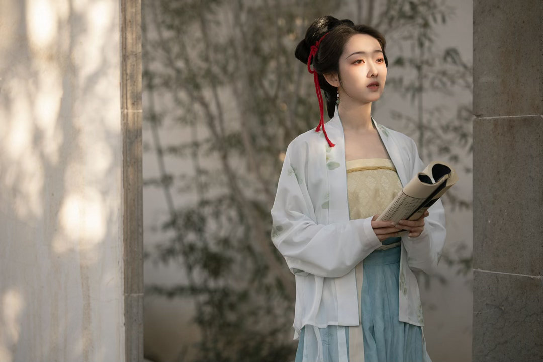 蒋梦婕李清照既视感蒋梦婕李清照相似度好高 蒋梦婕真的太适合李清照了！那种清冷自持