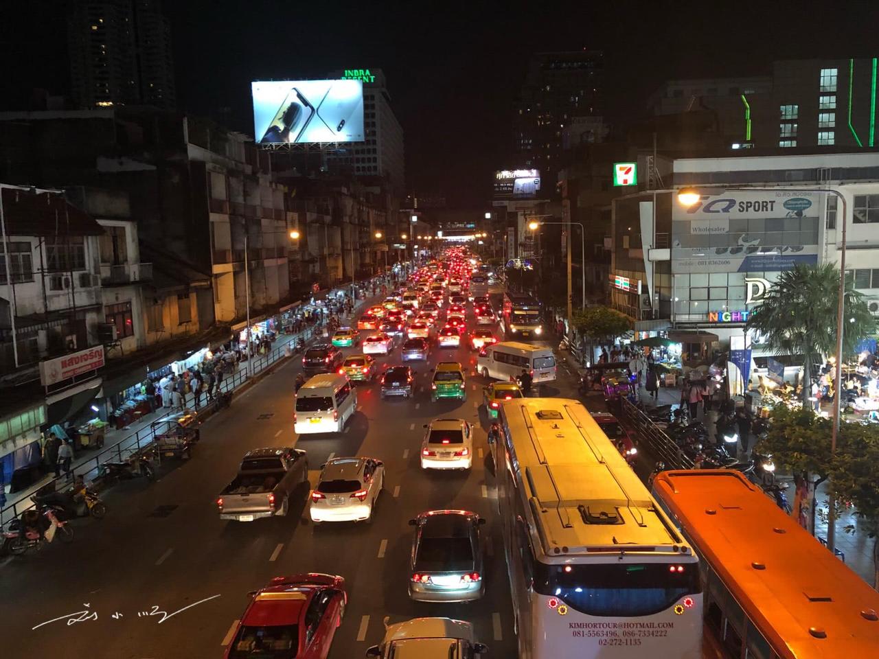 直击泰国曼谷最著名的红灯区，一半是夜市，一半是色情表演的夜店？

以旅游服务行业