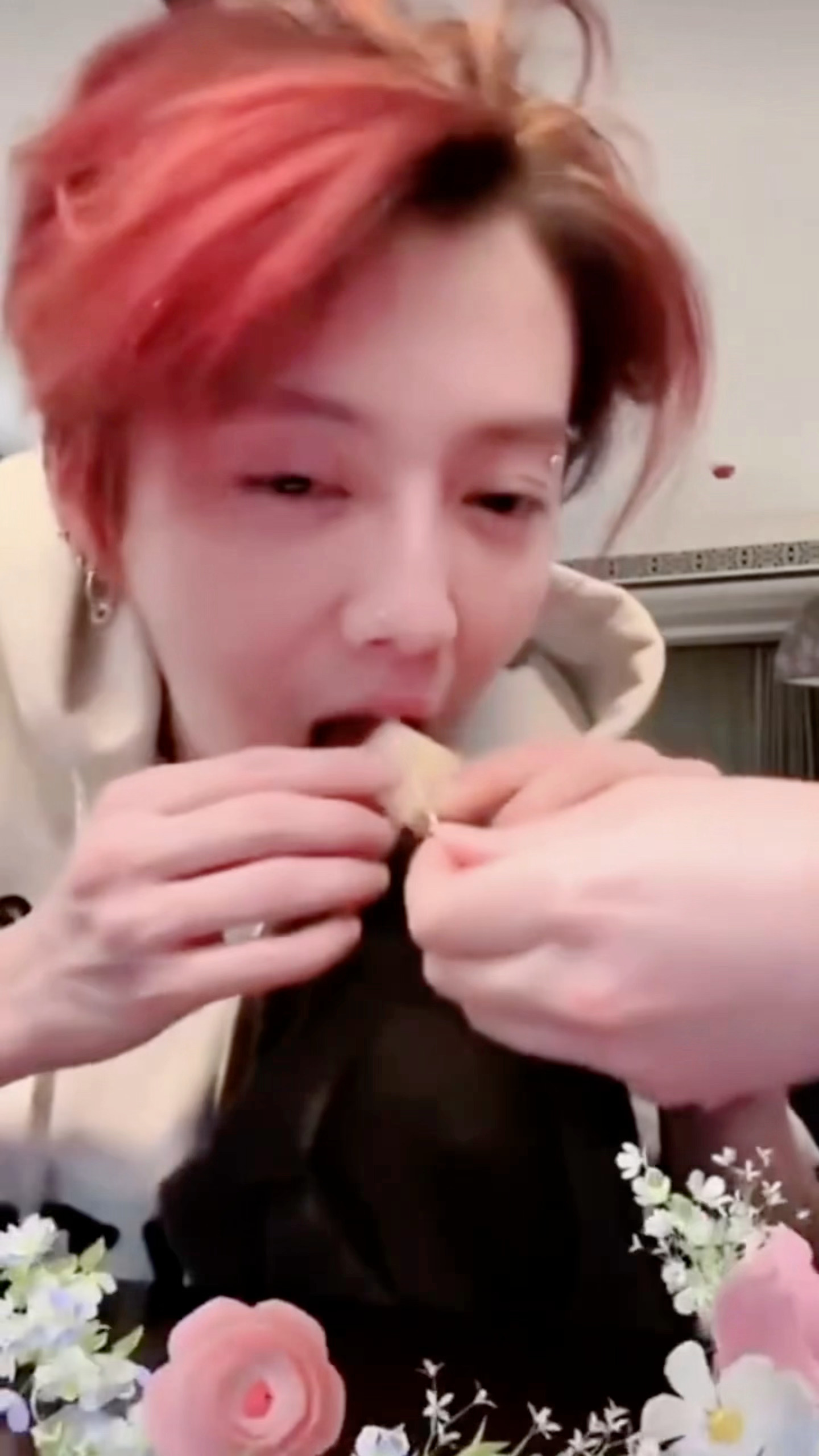 鹿晗 总是很自然的被投喂 完全团宠