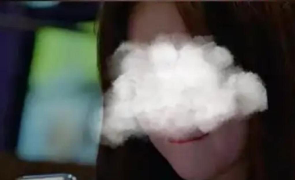 湖北，女子突然收到前男友弹视频，前男友说想要看女子的隐私，女子还真信了就跟他一丝