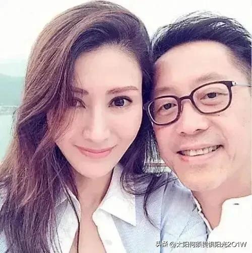 当年，李嘉欣上门去找何超琼，何超琼看到她后，并没有生气，非常客气地问她喝不喝水，