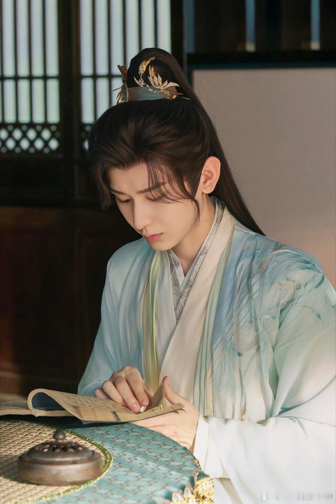 R成毅长安二十四计cy成毅谢淮安成毅从来都没有辜负演员这个称呼，从古装仙侠到现代