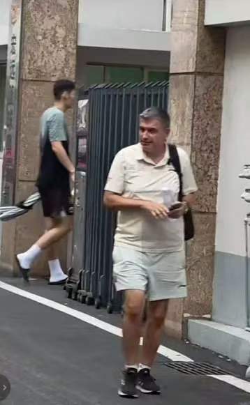 我去。。。。。。这不是刘李么？CBAcba