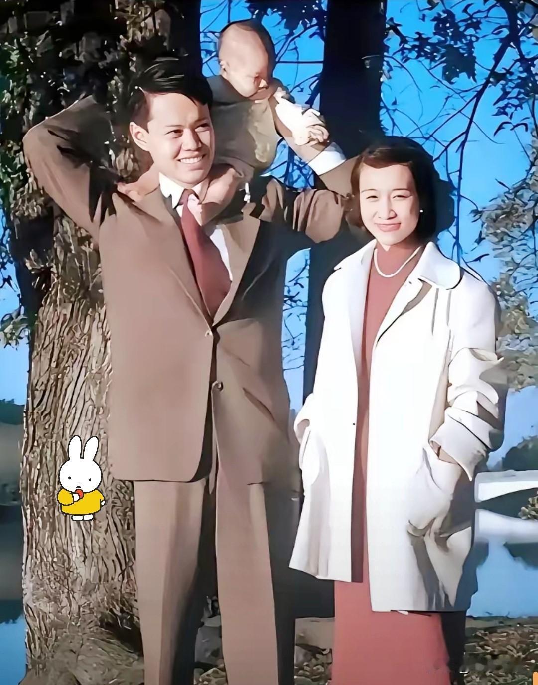 泪目！！
先生因病离开人世，享年103岁，伟岸的一生画上了完美的句号！
先生于1