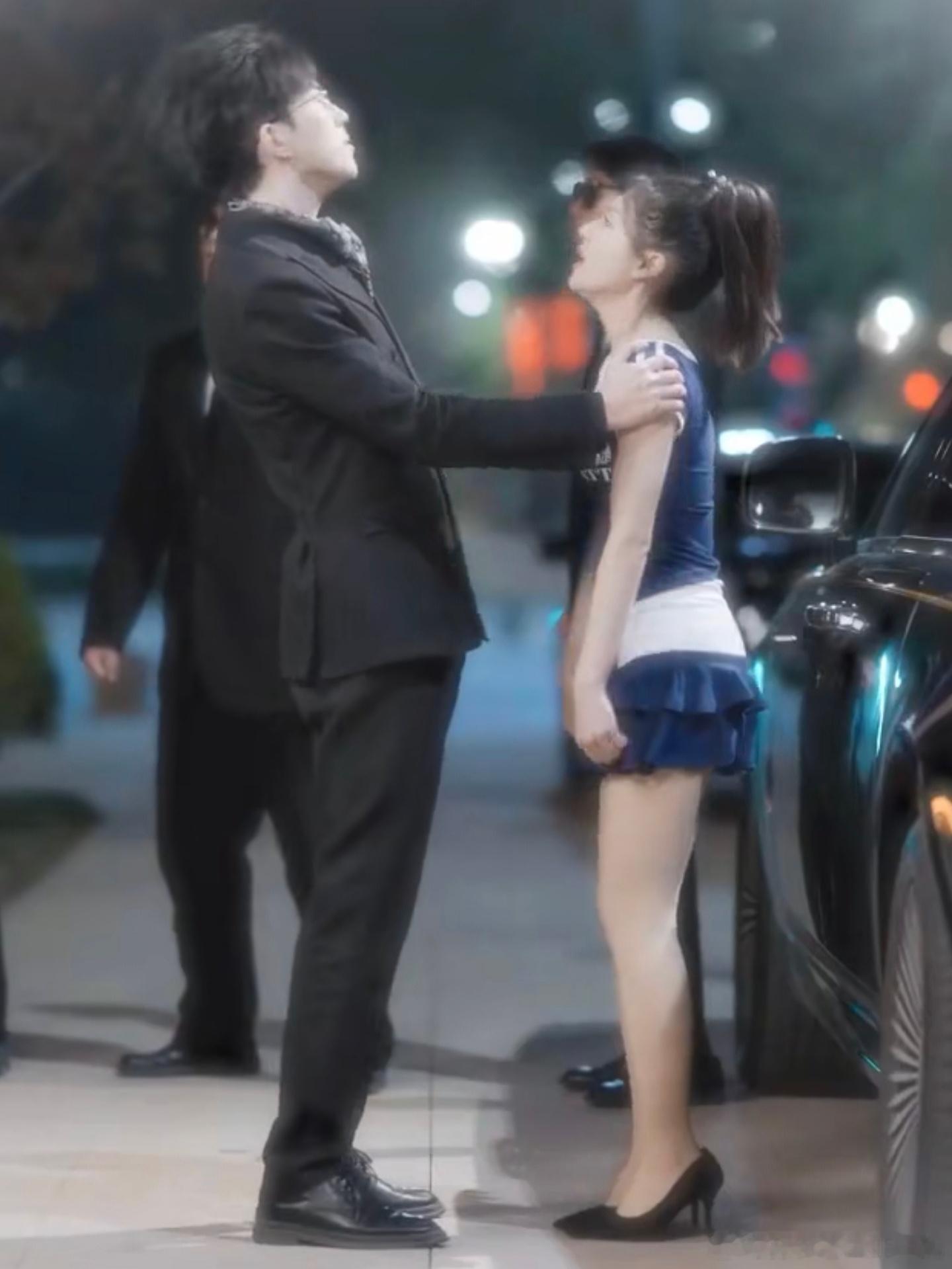 这年头有些短剧真就是越拍越癫了，上午刷到一个离谱短剧，开篇讲枪手想要暗杀霸道总裁