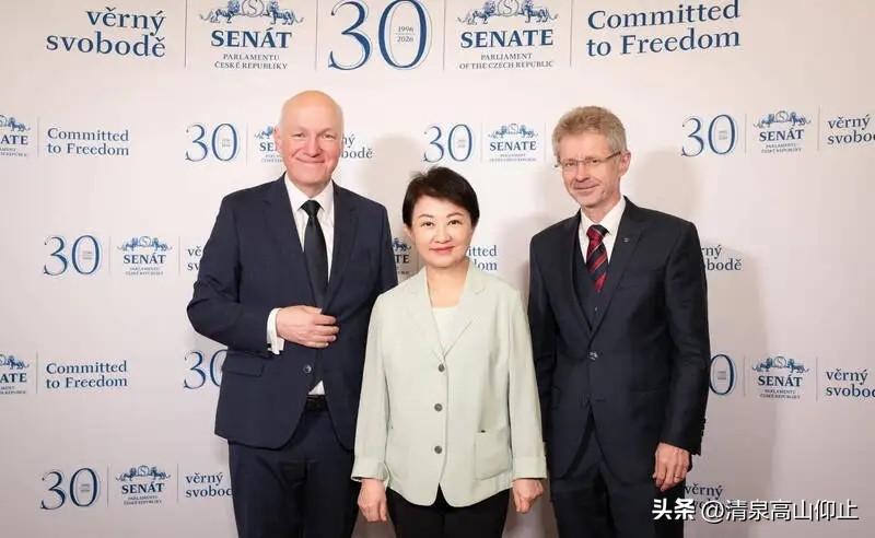 “窜欧”的她见到他啦！

台中市长卢秀燕依旧还在欧洲进行“窜访”式休假，昨天她跑