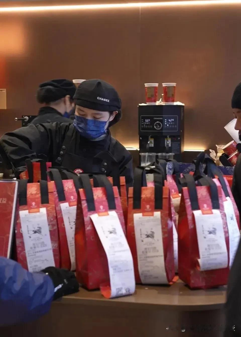 千问春节活动一波加一波，目标在何方？千问总裁吴嘉采访大揭秘！

千问在春节期间的