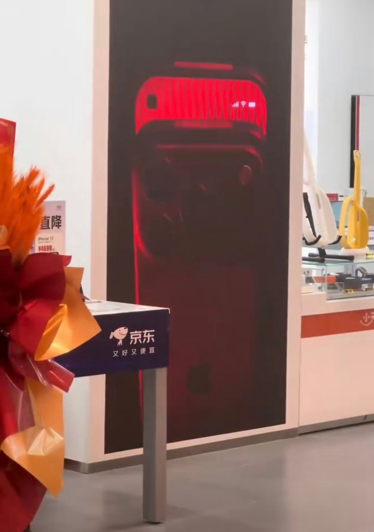 iPhone18Pro小号灵动岛我去，刚刚看到的，摄像头放到左侧了，真的假的，灵