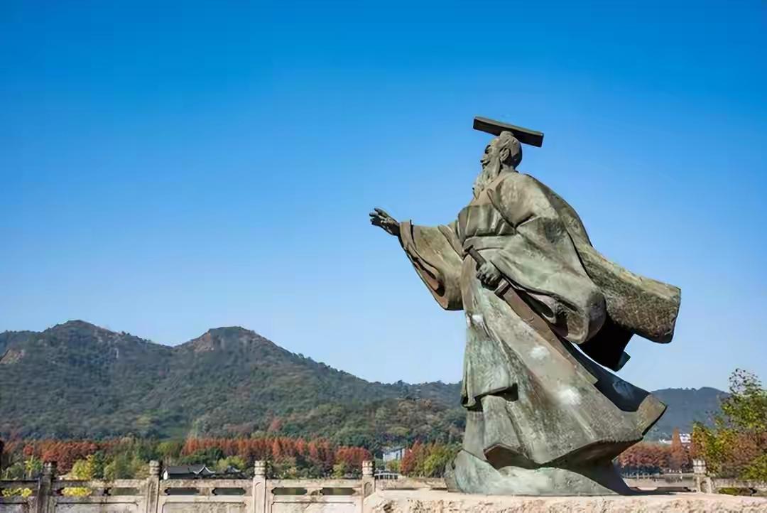 秦始皇嬴政在位37年，灭六国、修长城，顶多算他人生履历上的"加分项"，算不上最牛