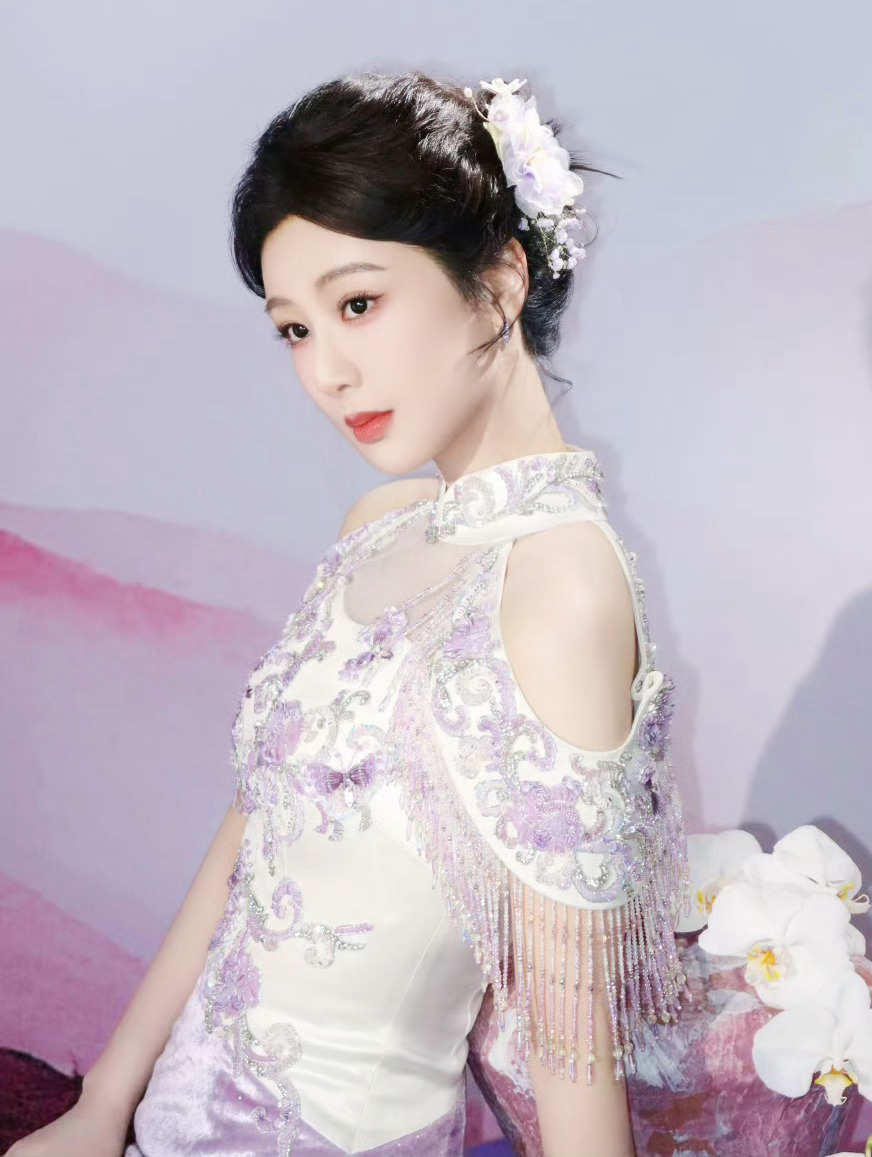 杨紫家业 yz 杨紫李祯“想用每日的温柔和月亮花换取一束光，最后将它们化作星河万