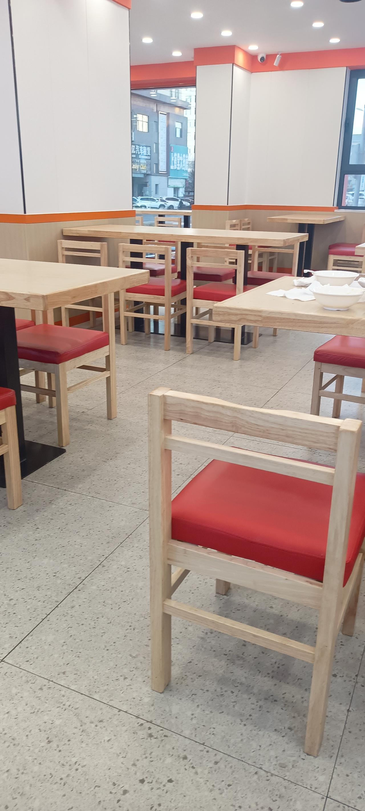 还是表扬一下我老公吧！
昨晚他值班，以往值班，他都不在外边吃早餐，都是回家来吃。