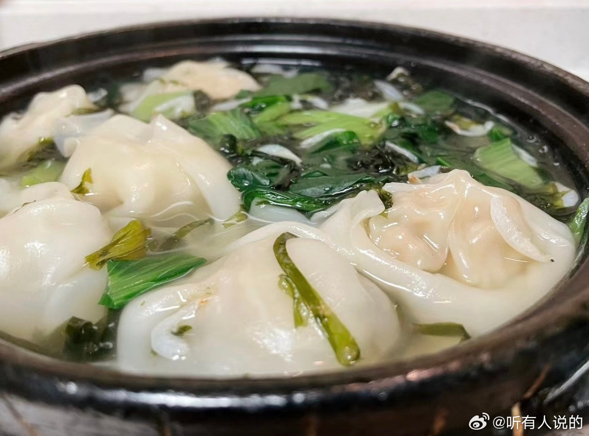 请问各位网友我跟比厨艺不违法吧图1是女儿的早餐 馄饨图2是我女儿的早餐 馄饨我早