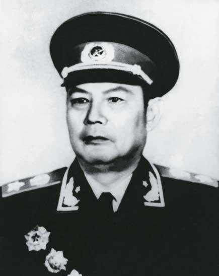 1984年7月11日，正在查看病历的钟南山被一阵急促的电话铃声打断了思路，拿起电