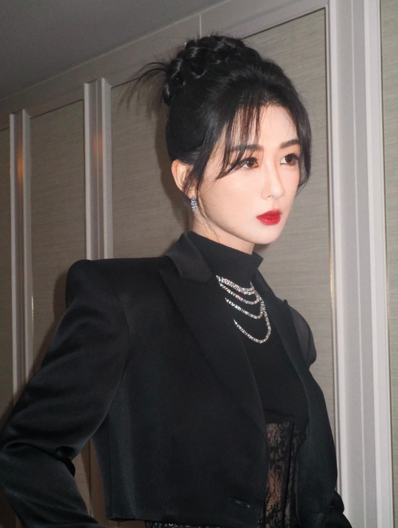  yz#杨紫麦承欢# 演戏是我能坚持，并且我喜爱的。比如镜头一开，喊三二一的时候