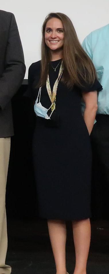 谁能想到，白天教书育人的神圣教室，晚上竟成了女老师与学生发生关系的窝点？更绝的是