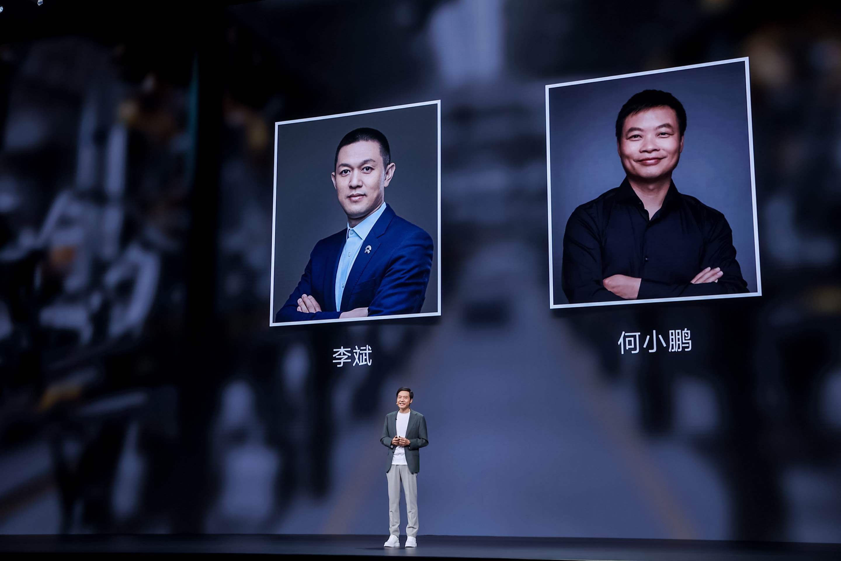 #雷军年度演讲#  哈哈哈，今天第一个有意思的点，雷总在有需要不要造车的时候，李