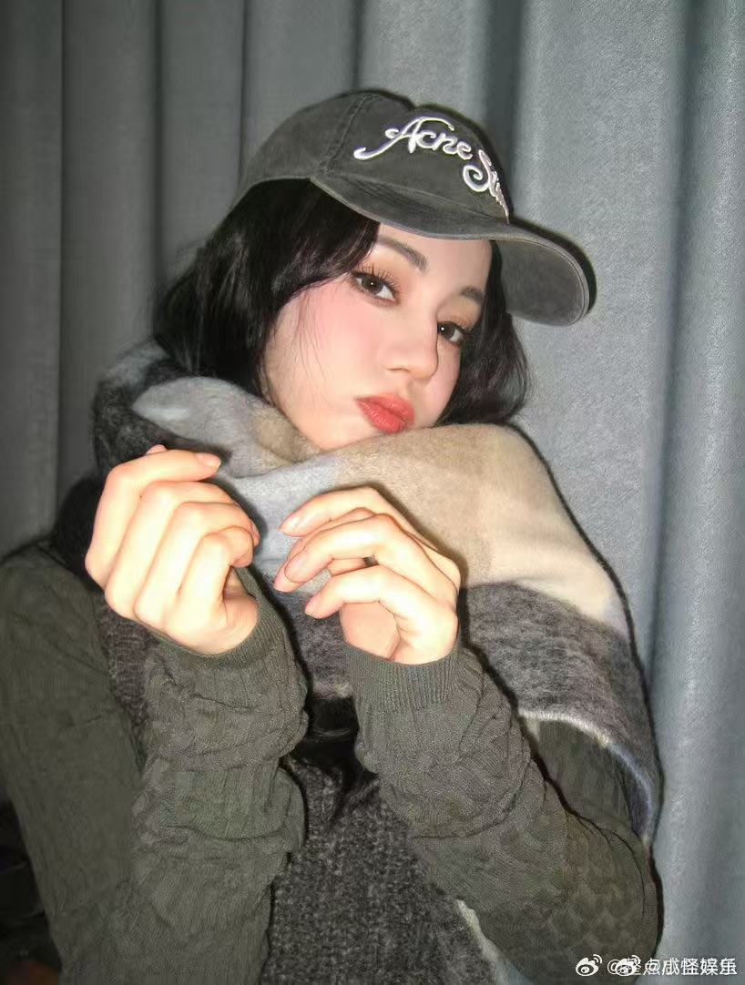 迪丽热巴回国后首晒照迪丽热巴好像甜蜜水蜜桃迪丽热巴 郝阿三 平安回家，快乐上线！