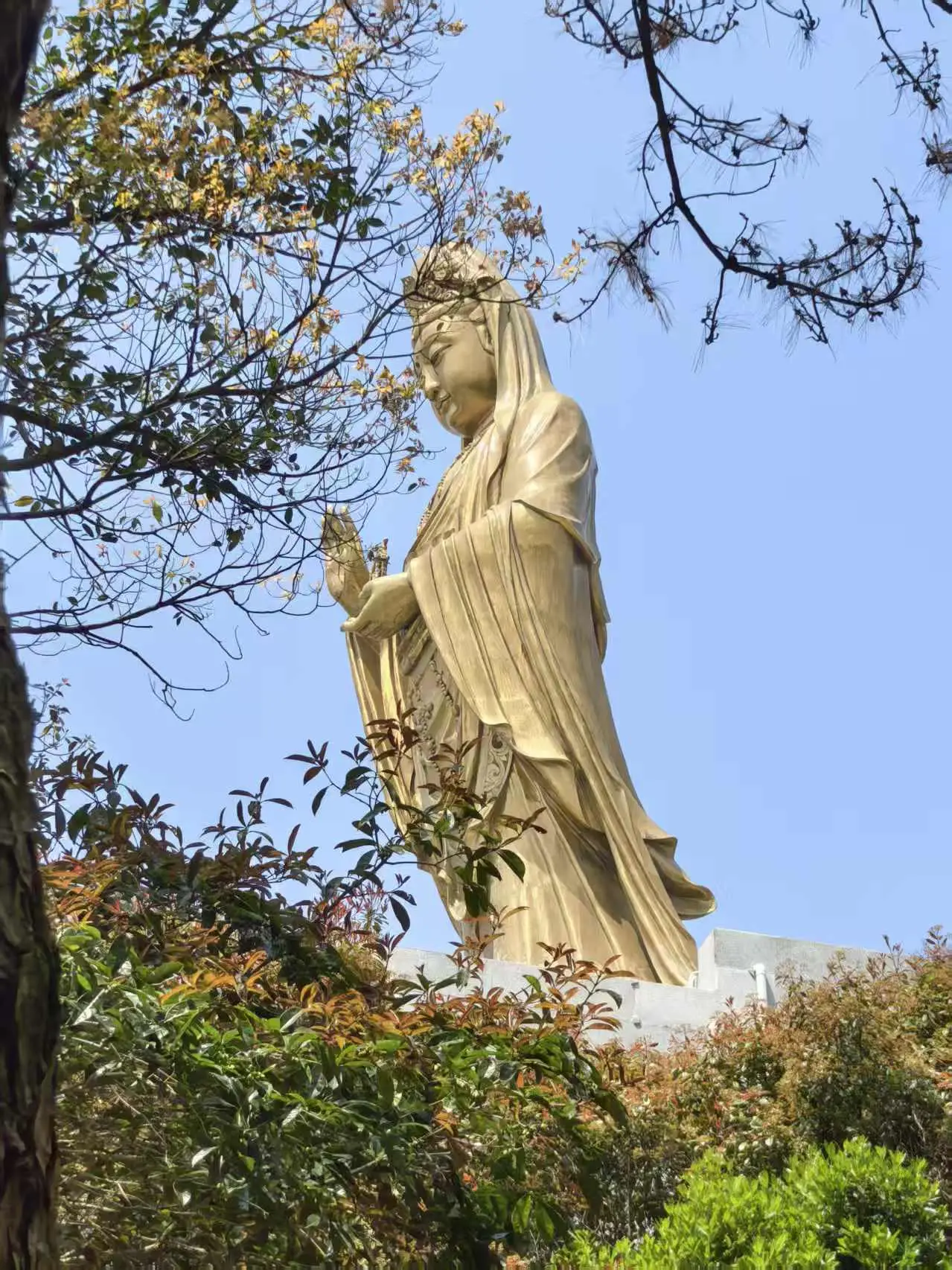 - 唵：净化愚痴，代表佛部心  - 嘛：净化嫉妒，代表慈悲  - 呢...