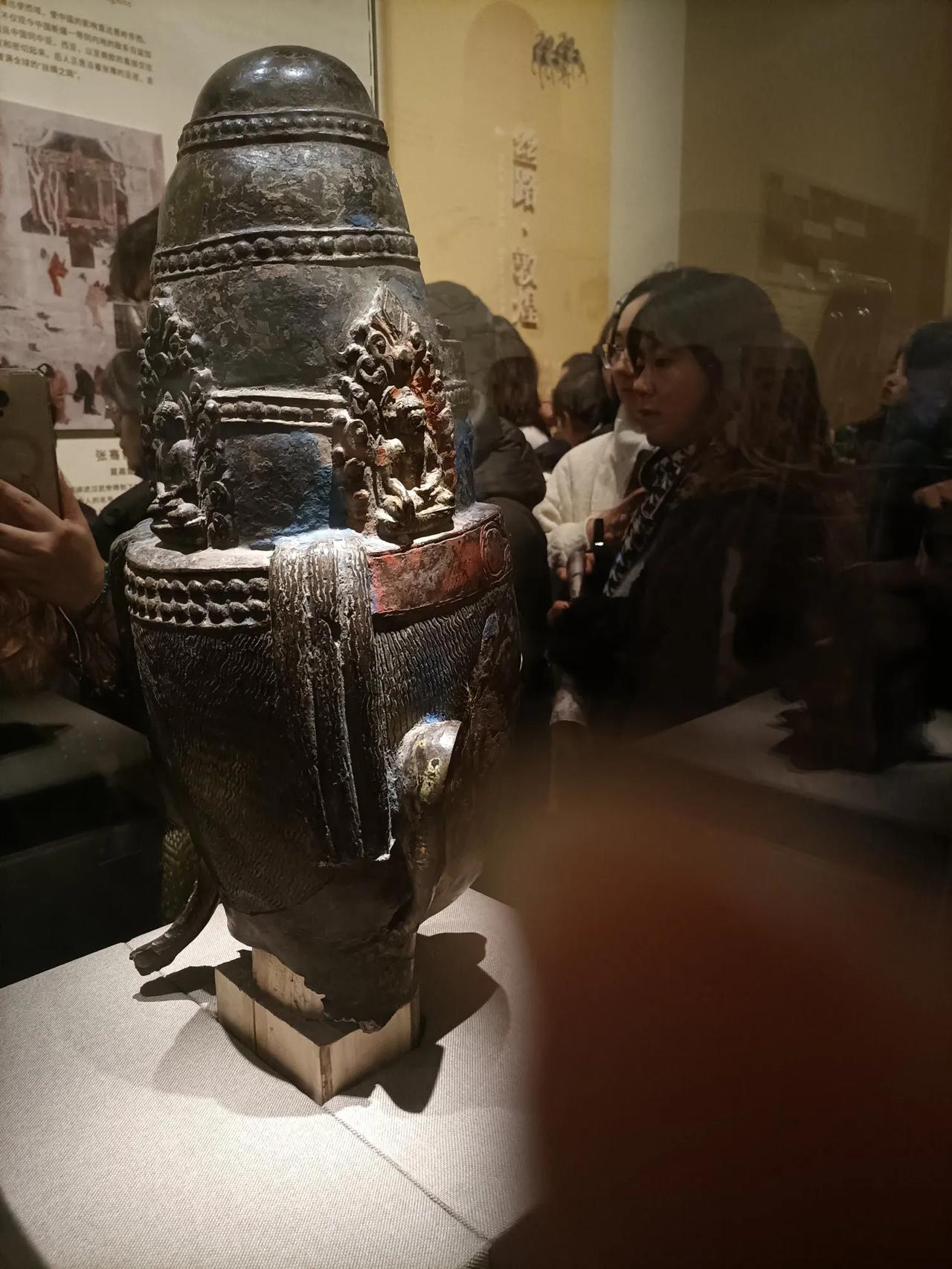 必须严守原则，依照系统所指的信号去操作。只有在市场展现出强烈的趋势时，才放手进场