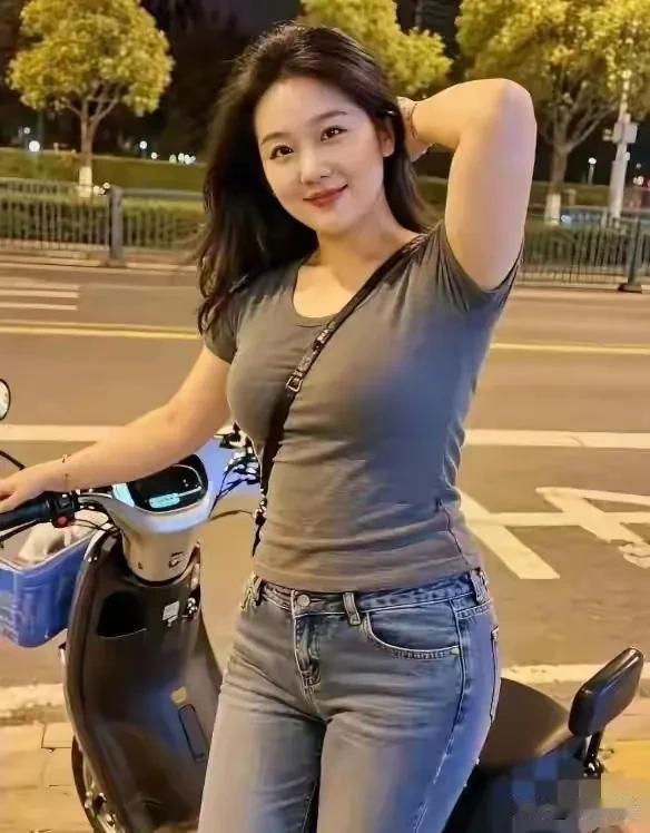 你发现没有，男人都有个通病，离婚的、单身女人的，他们不去聊天，反而去和那些有夫之