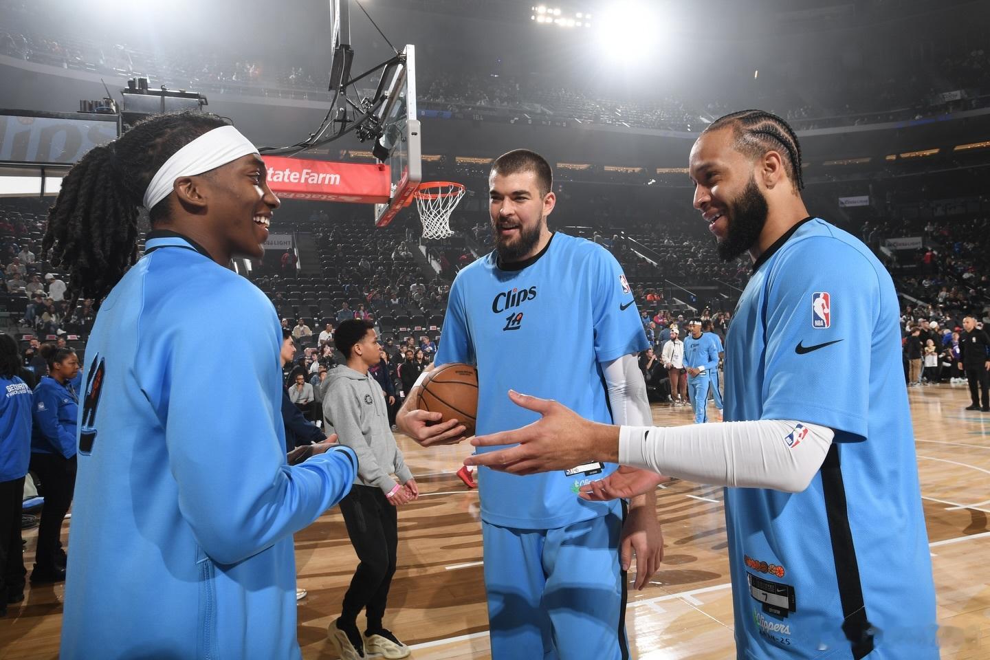 卢透露，祖巴茨被交易离队，球队里很多人哭了！ 