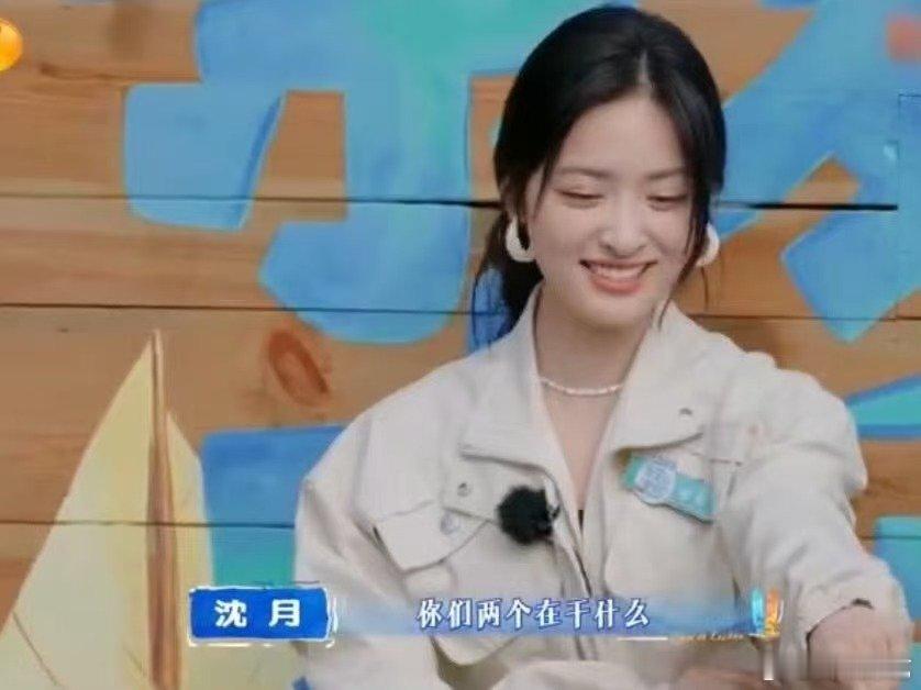 王鹤棣白鹿沈月三个魔丸来的亲爱的客栈亲爱的客栈开播一见面就互怼互闹，王鹤棣白鹿沈